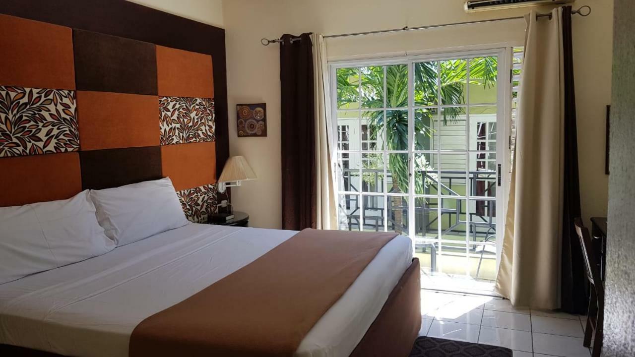 Christar Villas Hotel Kingston Exterior foto