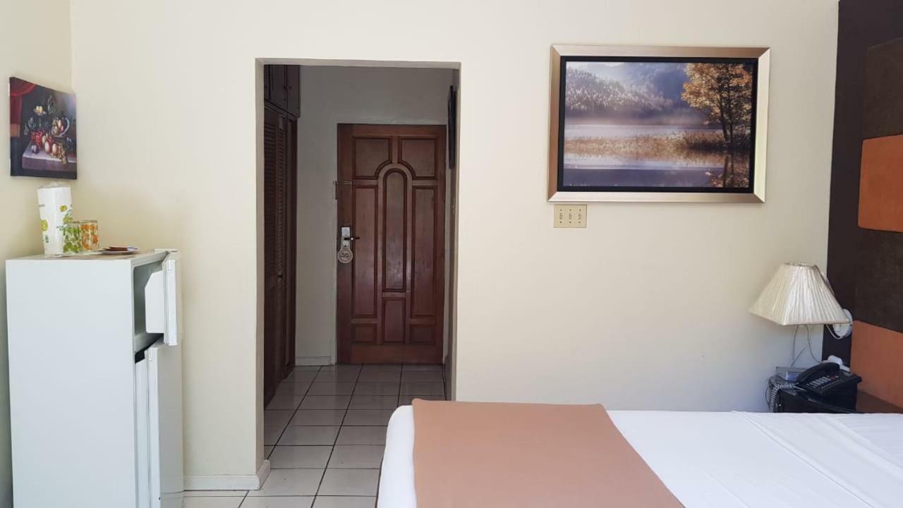 Christar Villas Hotel Kingston Exterior foto